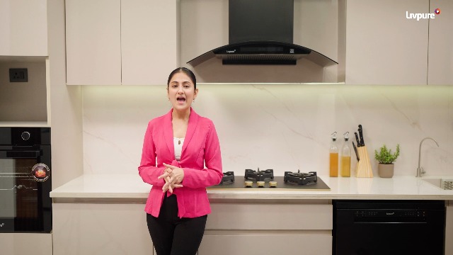 Livpure 60cm 1400m3/hr BLDC Filterless Autoclean Chimney|9 Speed With RPM Display|Oil Collector|Touch & Gesture Control |10 Yrs Warranty on Motor,2 Yr Comprehensive| LIV-ETERNA-BLDC-60-FL-HAC,Black - Image 2